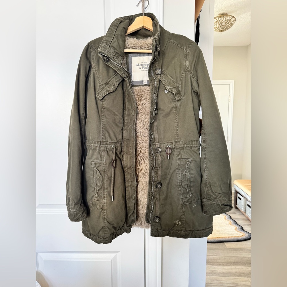 Women’s Abercrombie and fitch insulated jacket size S